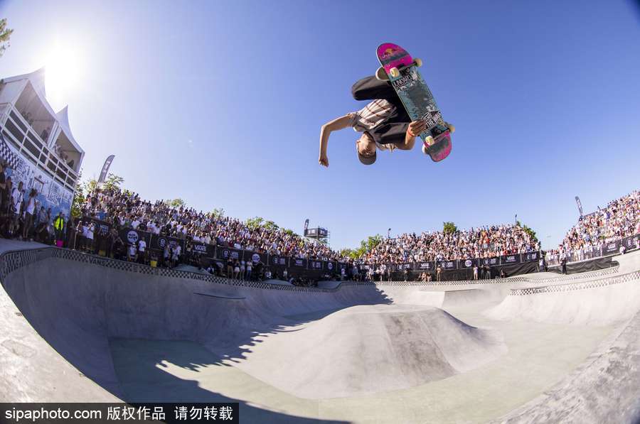 瑞典：紅牛Vans滑板賽馬爾默開(kāi)幕 極限牛人上演超酷特技