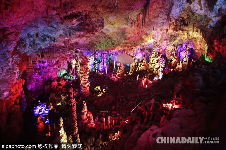 法國(guó)科學(xué)家研發(fā)新式飛艇 可在巖洞內(nèi)自由滑翔