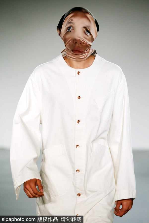 2018倫敦男裝周春夏 詭異人臉頭紗設計略顯驚悚