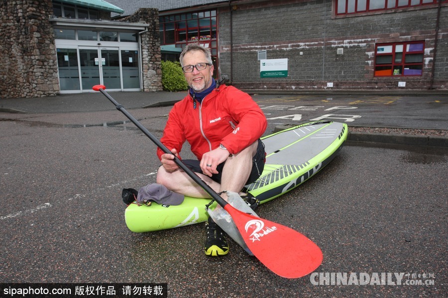 生活真是愜意！英國一男子每天劃船上班