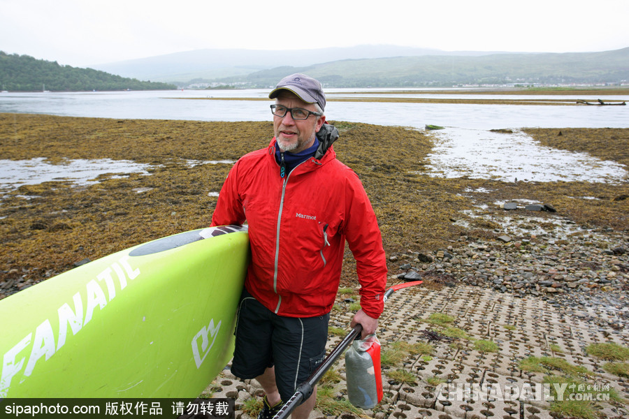 生活真是愜意！英國一男子每天劃船上班