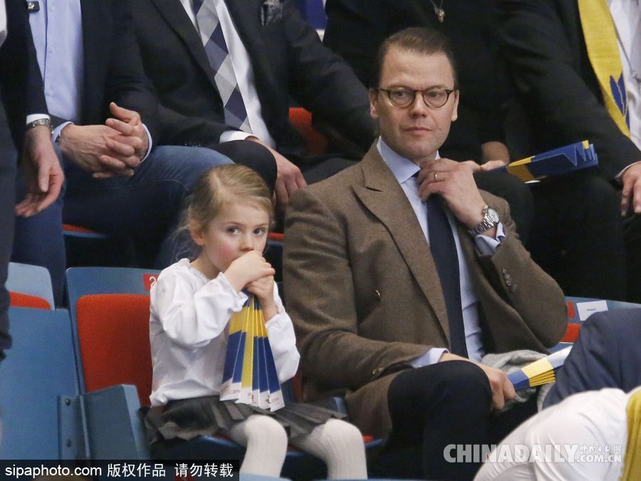 從一本正經(jīng)到逗趣可愛 盤點政界王室老爸與兒女的相處之道