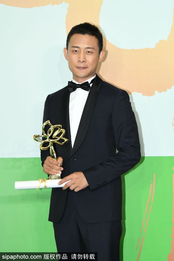 上海電視節白玉蘭獎 張譯殷桃憑《雞毛飛上天》分獲最佳男女主角