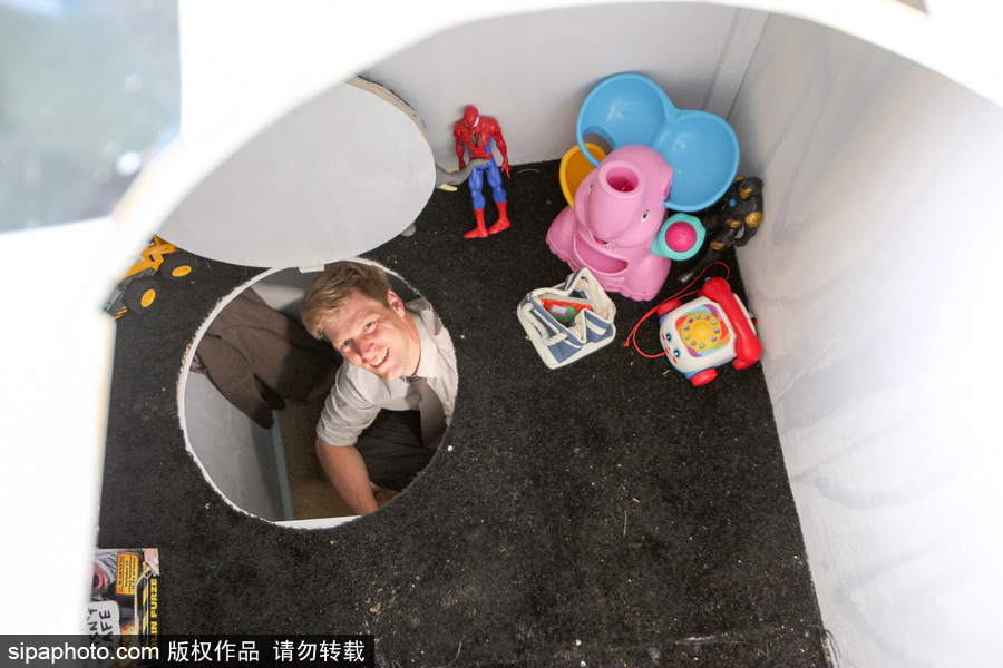 英國奇葩發明家打造世界首座海灘地下小屋