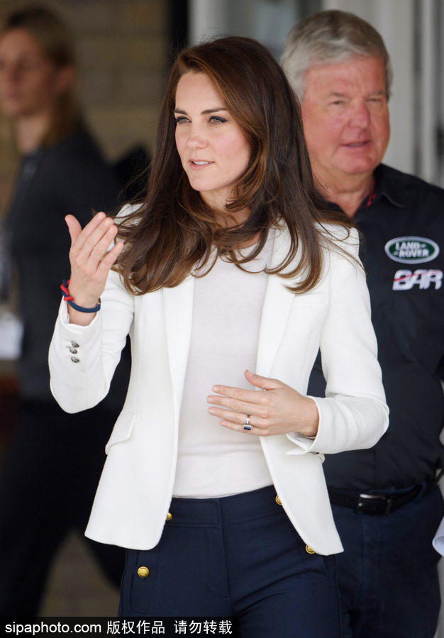 英國凱特王妃出席活動著裝簡約干練