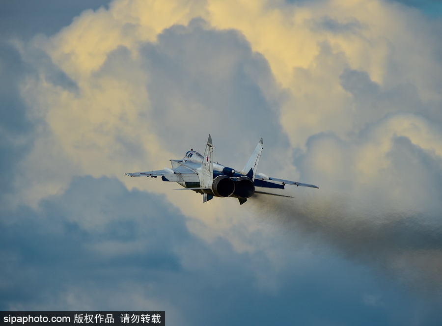 沖上云霄 俄羅斯戰機航空團訓練大片既視感