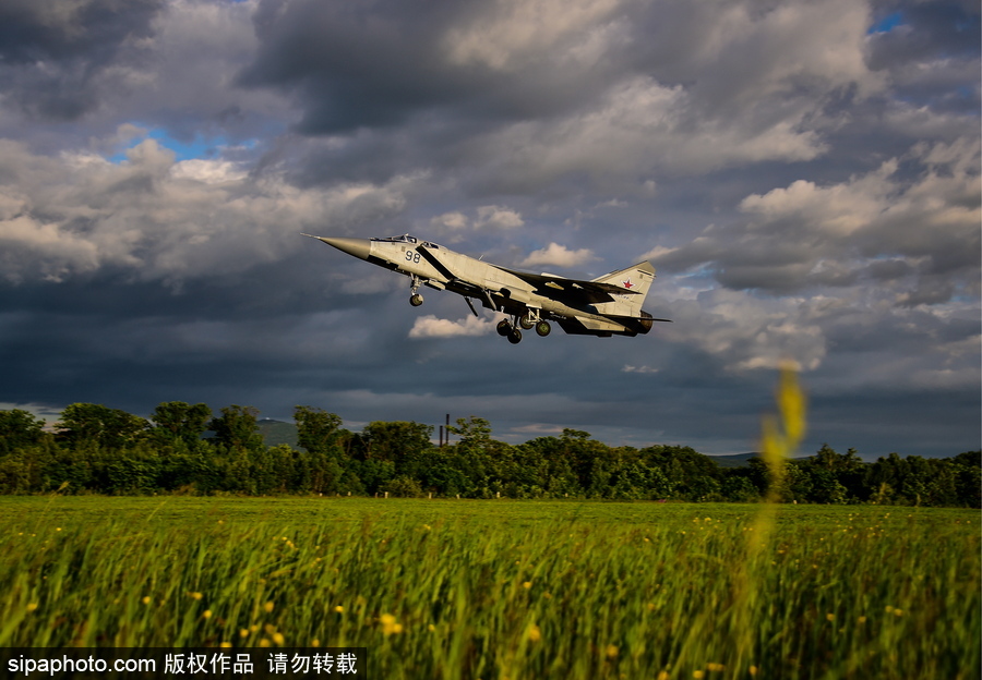 沖上云霄 俄羅斯戰(zhàn)機航空團訓(xùn)練大片既視感