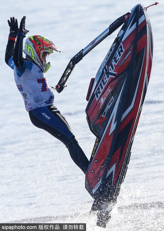 驚險刺激！俄羅斯水上摩托艇錦標賽 眾高手上演水面版速度與激情