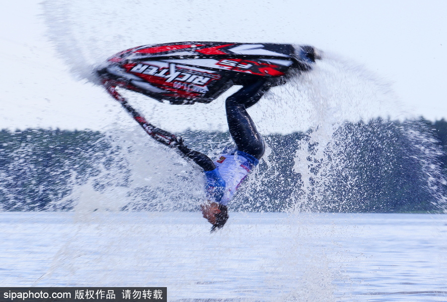 驚險刺激！俄羅斯水上摩托艇錦標賽 眾高手上演水面版速度與激情