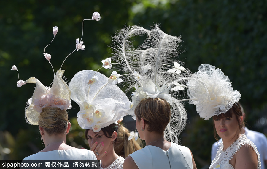 英國皇家阿斯科特賽馬會開幕 美女云集“貌美如花”