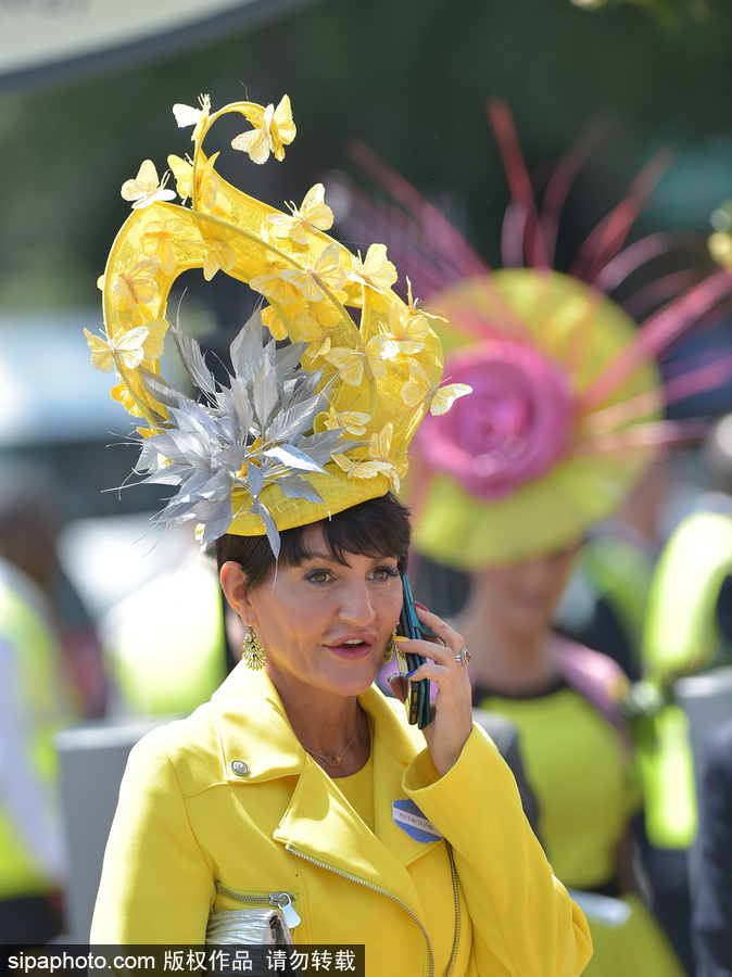 英國皇家阿斯科特賽馬會(huì)開幕 美女云集“貌美如花”