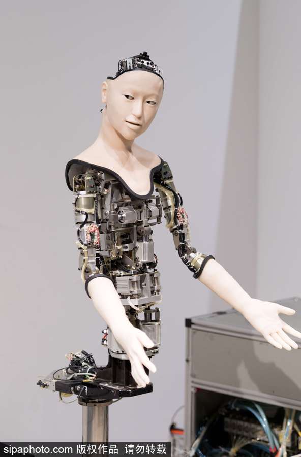 簡(jiǎn)直要逆天 日本仿生機(jī)器人展逼真到嚇人