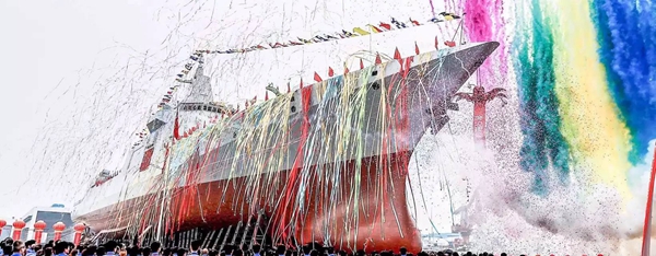 我國新型萬噸級驅(qū)逐艦首艦下水 張又俠出席下水儀式并致辭