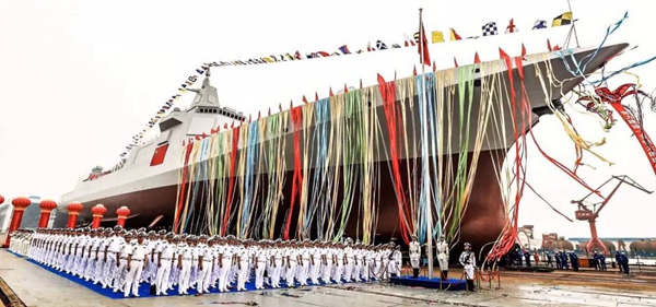 我國新型萬噸級驅(qū)逐艦首艦下水 張又俠出席下水儀式并致辭