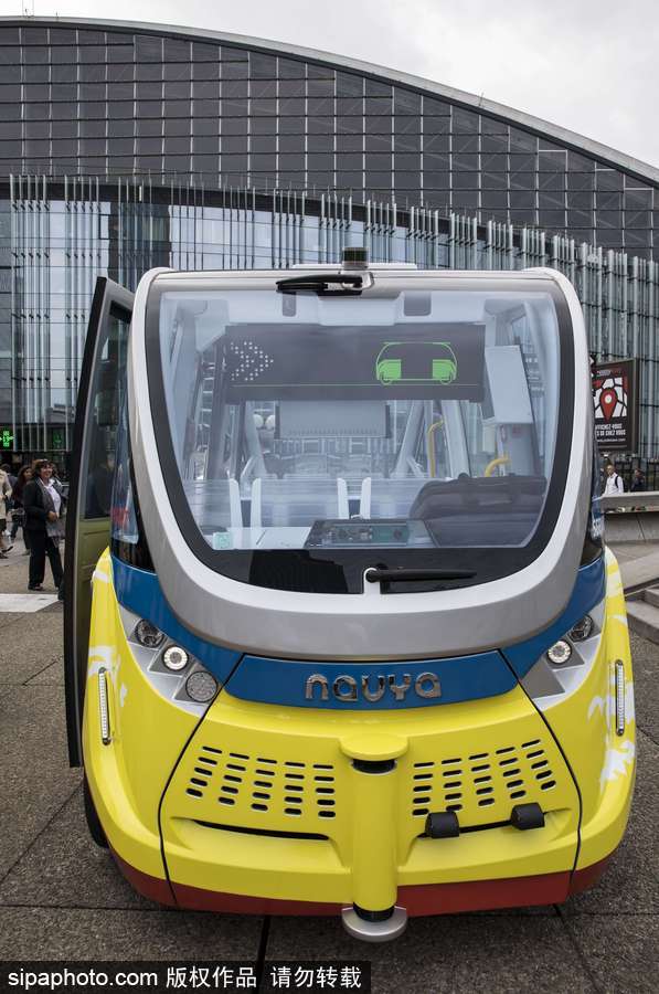 法國拉德芳斯無人駕駛小巴試運行 時速可達45公里