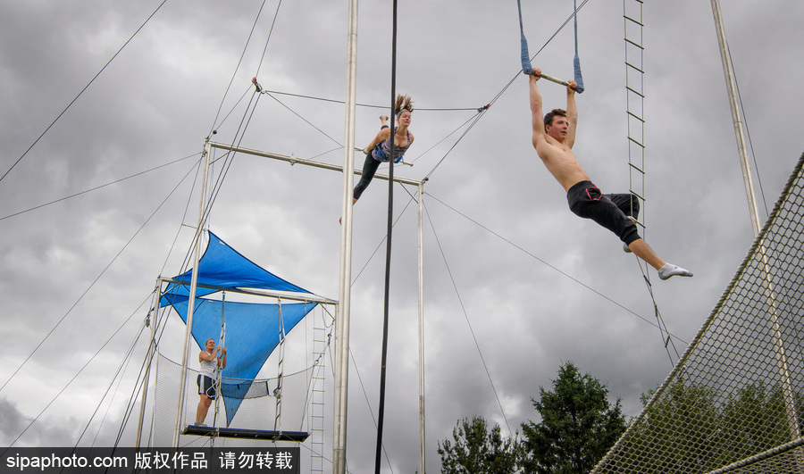想成為空中飛人嗎？美國圣克羅伊島開設高空秋千訓練營