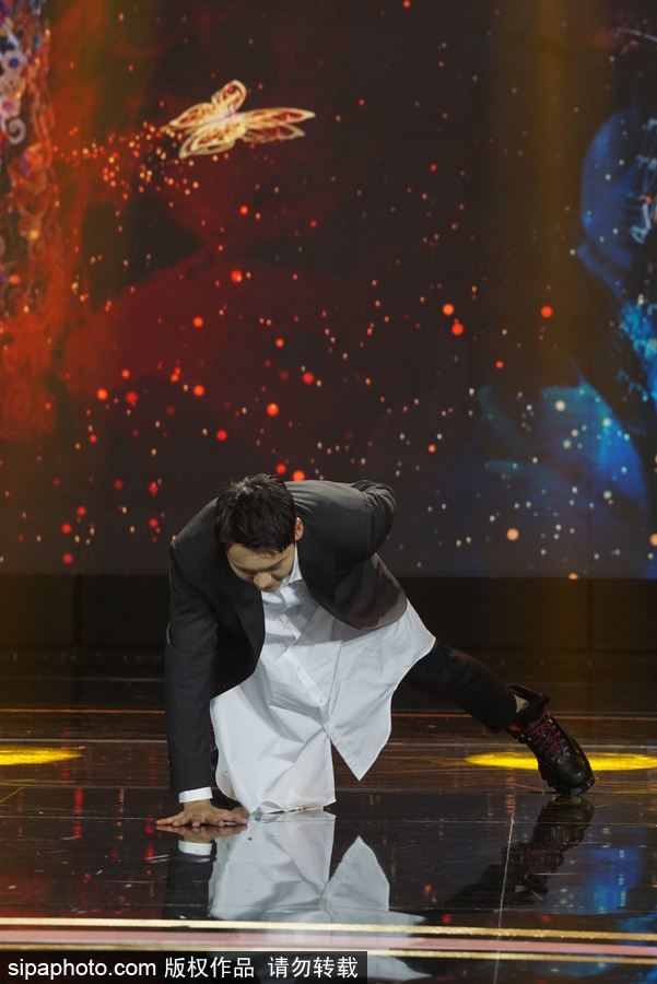 電視劇《醉玲瓏》開播盛典 劉詩(shī)詩(shī)優(yōu)雅亮相陳偉霆現(xiàn)場(chǎng)耍寶