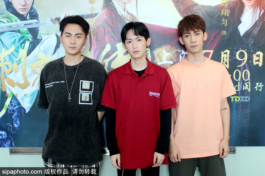 《刺客列傳》寫真書上海簽售 查杰、薛翔勻、劉彤現身與粉絲親密互動