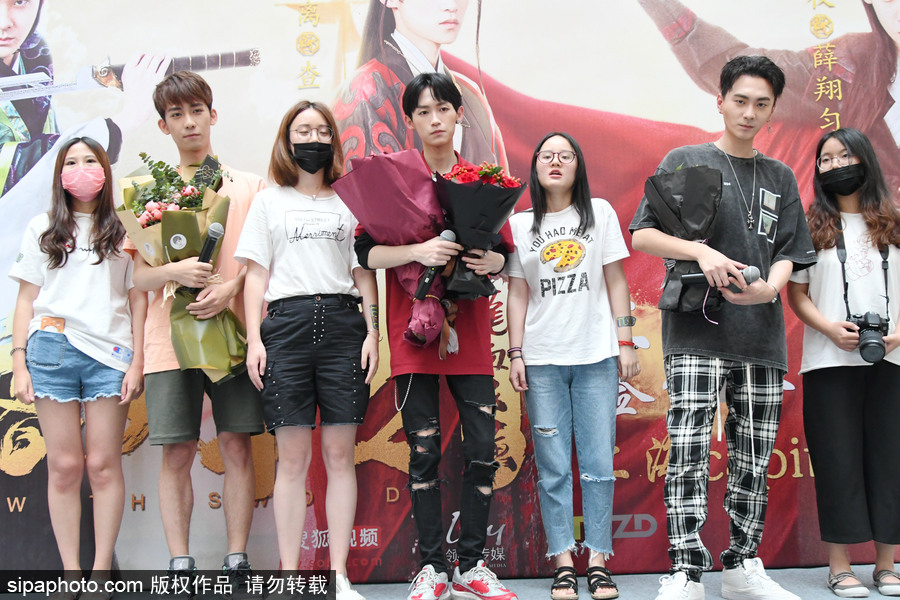 《刺客列傳》寫真書上海簽售 查杰、薛翔勻、劉彤現身與粉絲親密互動