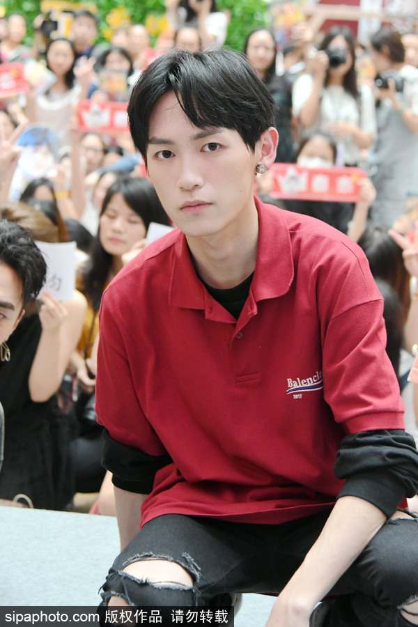 《刺客列傳》寫真書上海簽售 查杰、薛翔勻、劉彤現身與粉絲親密互動