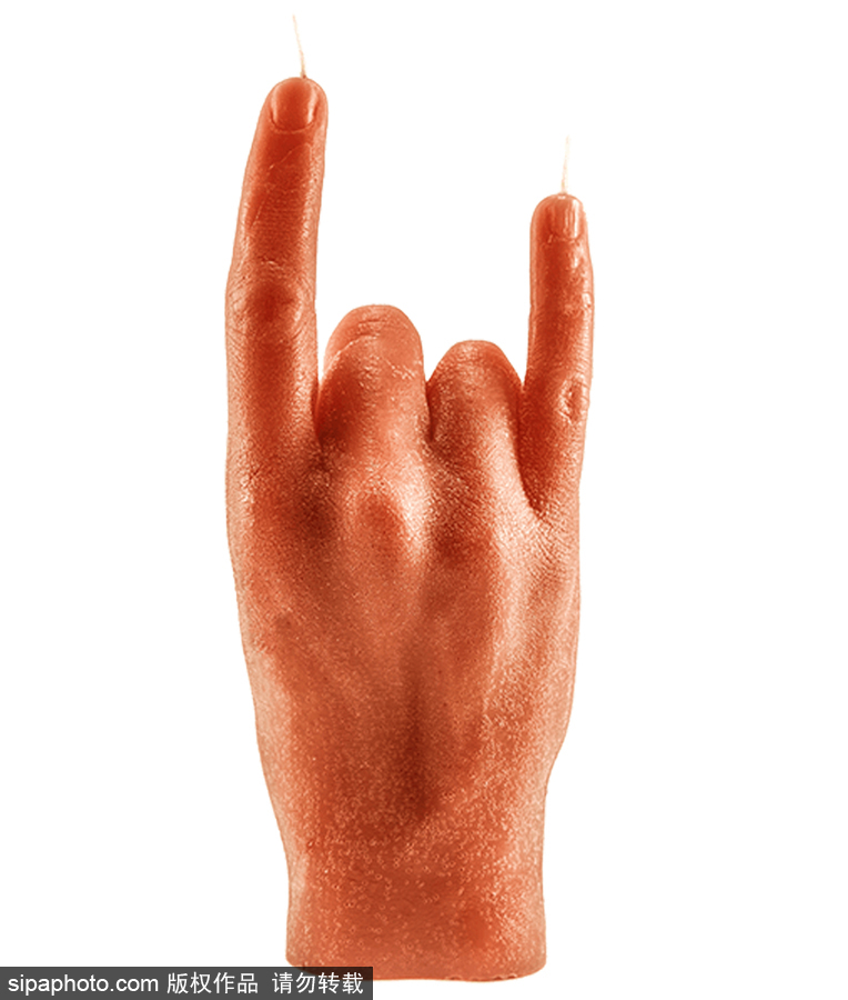 你認(rèn)出這是蠟燭了嗎？立陶宛一公司推出人手型蠟燭可燃燒20小時