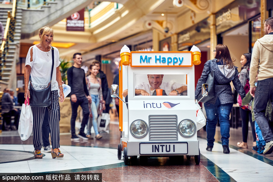 太迷你了！世界最小冰淇淋車亮相似來自“小人國”