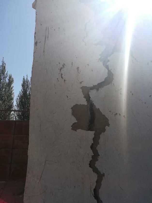 新疆軍區全力做好精河縣抗震救災工作 上百名官兵展開救援