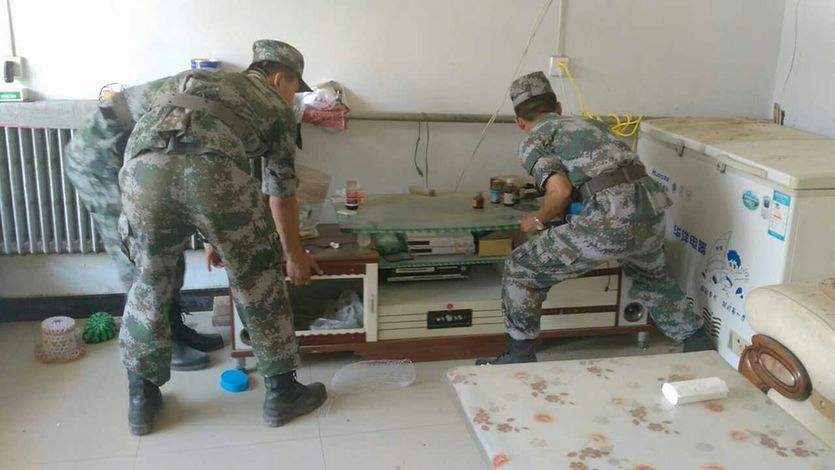 新疆軍區全力做好精河縣抗震救災工作 上百名官兵展開救援