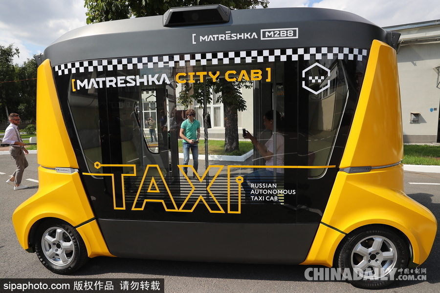 俄首輛無(wú)人駕駛巴士亮相 即將開(kāi)始運(yùn)營(yíng)