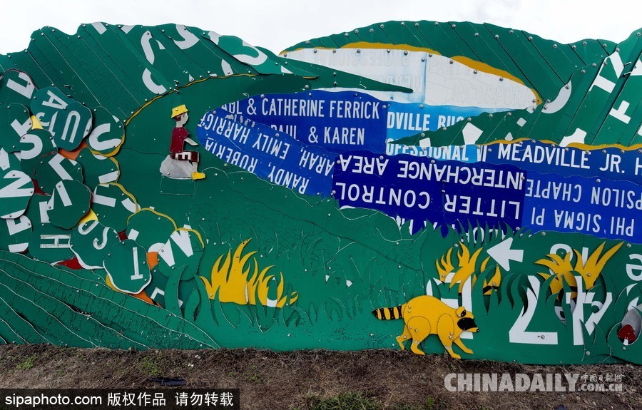 美國賓州打造“路標雕塑花園” 絢麗多彩童趣十足