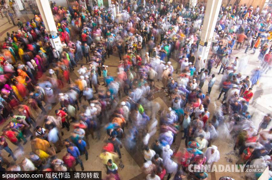 宰牲節即將到來 孟加拉國“火車大軍”購票場面不輸中國春運