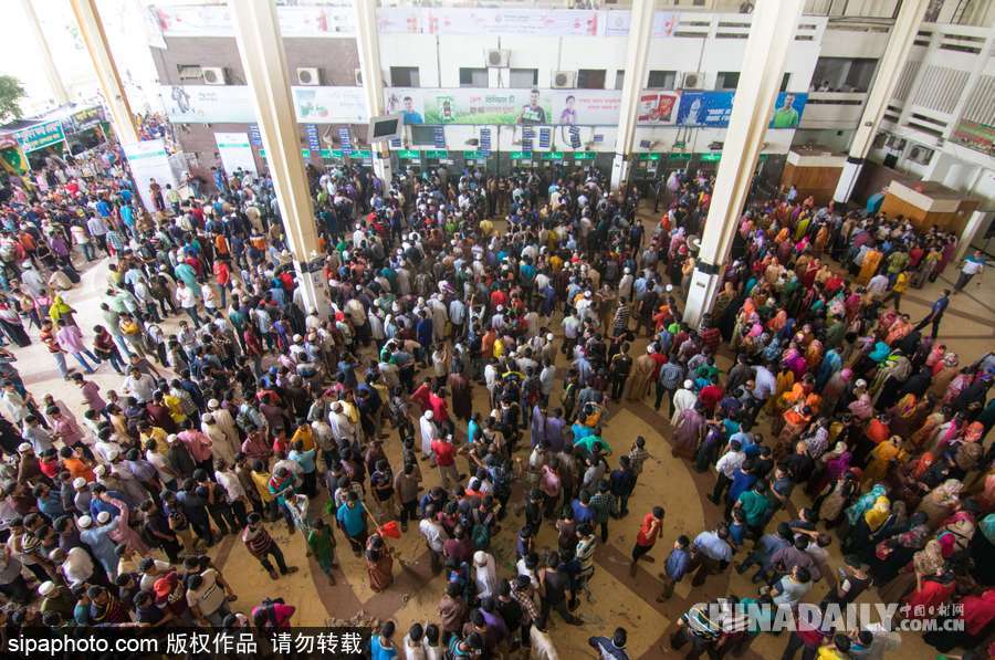 宰牲節即將到來 孟加拉國“火車大軍”購票場面不輸中國春運