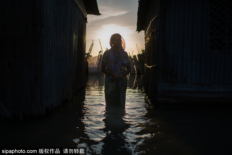 孟加拉國(guó)洪水肆虐 探訪當(dāng)?shù)鼐用竦?#8220;水上”生活