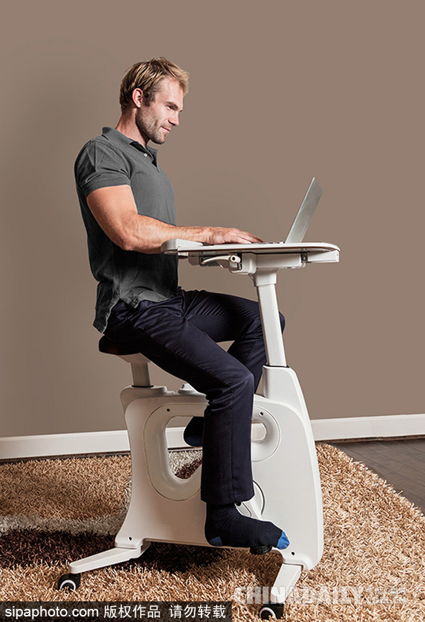 工作健身兩不誤！站立式書桌與單車完美結合