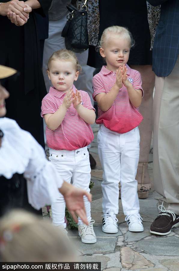 摩納哥王室參加傳統野餐節活動 龍鳳雙胞胎亮相萌翻全場