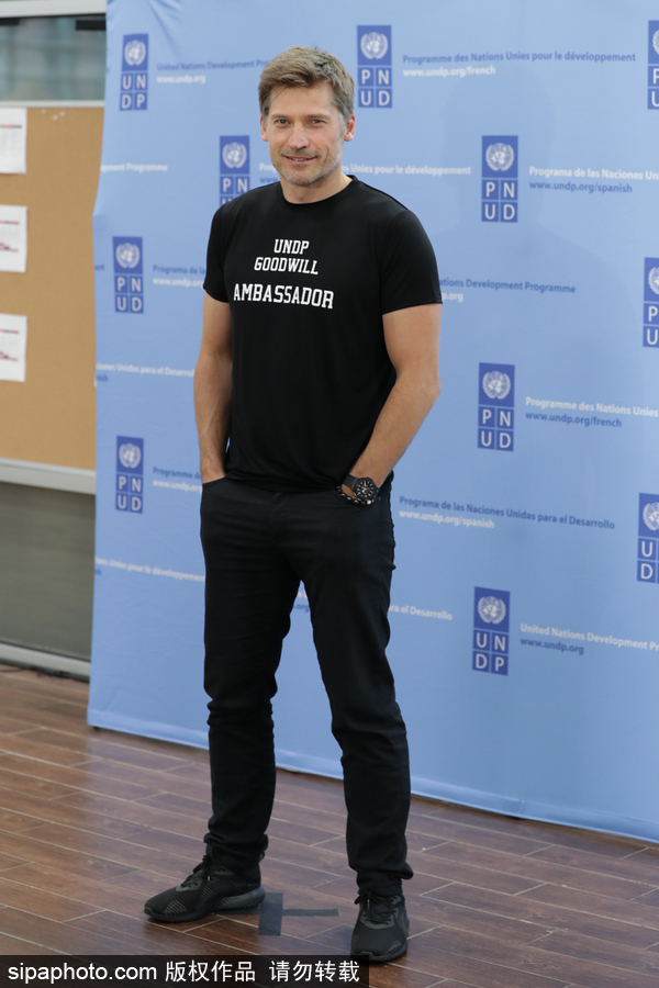 《權力的游戲》男星尼可拉現身活動 笑容清爽英俊帥氣