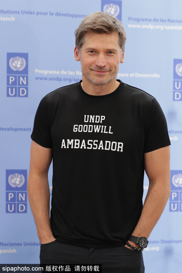 《權力的游戲》男星尼可拉現身活動 笑容清爽英俊帥氣