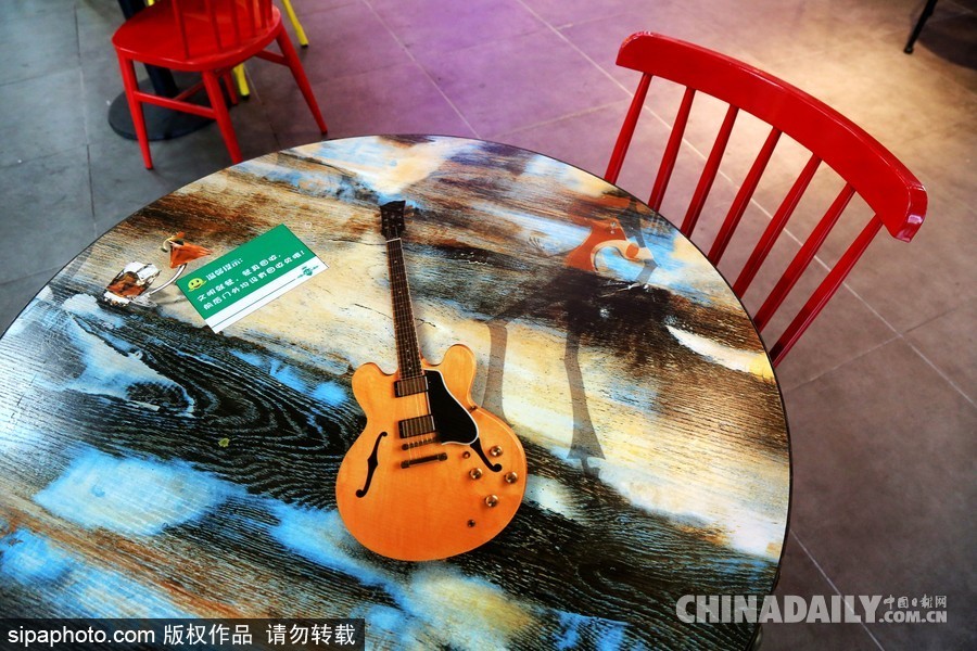 鄭州高校現“最美”學生餐廳 音樂主題扮靚飯堂