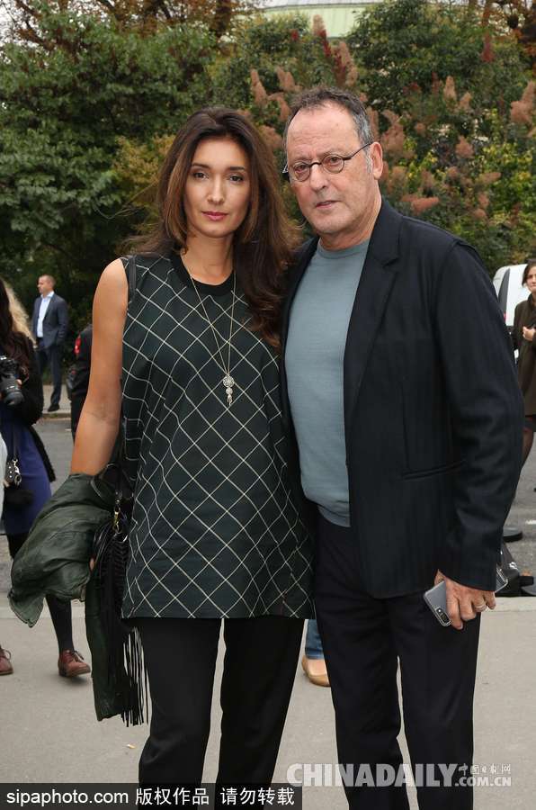 《這個殺手不太冷》男星讓·雷諾攜妻巴黎觀秀 難抵歲月顯老態