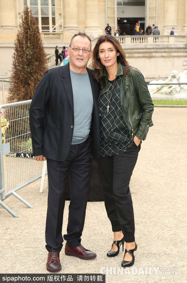 《這個殺手不太冷》男星讓·雷諾攜妻巴黎觀秀 難抵歲月顯老態