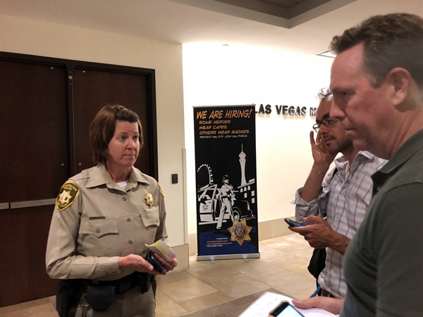 拉斯維加斯警方:兇手房間繳獲23把武器 尚無(wú)證據(jù)表明槍擊案為多人作案