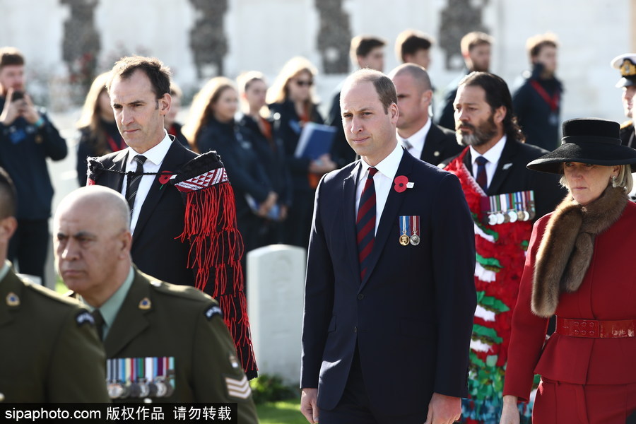英國威廉王子到訪比利時泰恩科特墓園 悼念一戰死難者