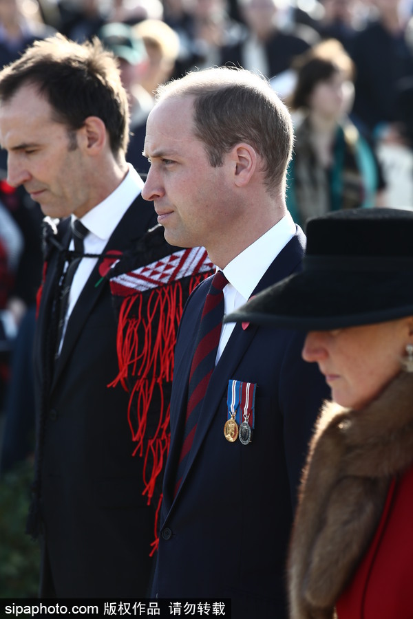 英國威廉王子到訪比利時泰恩科特墓園 悼念一戰死難者