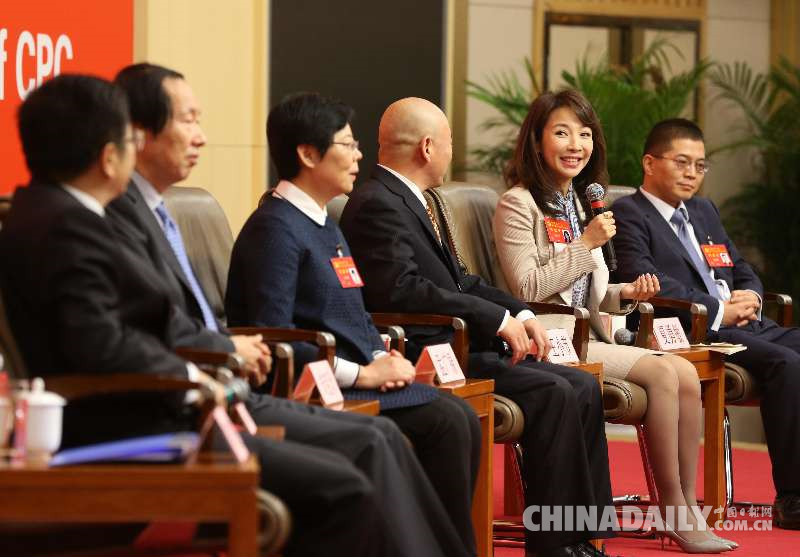 十九大新聞中心舉行“文化發(fā)展開(kāi)創(chuàng)新局面”集體采訪