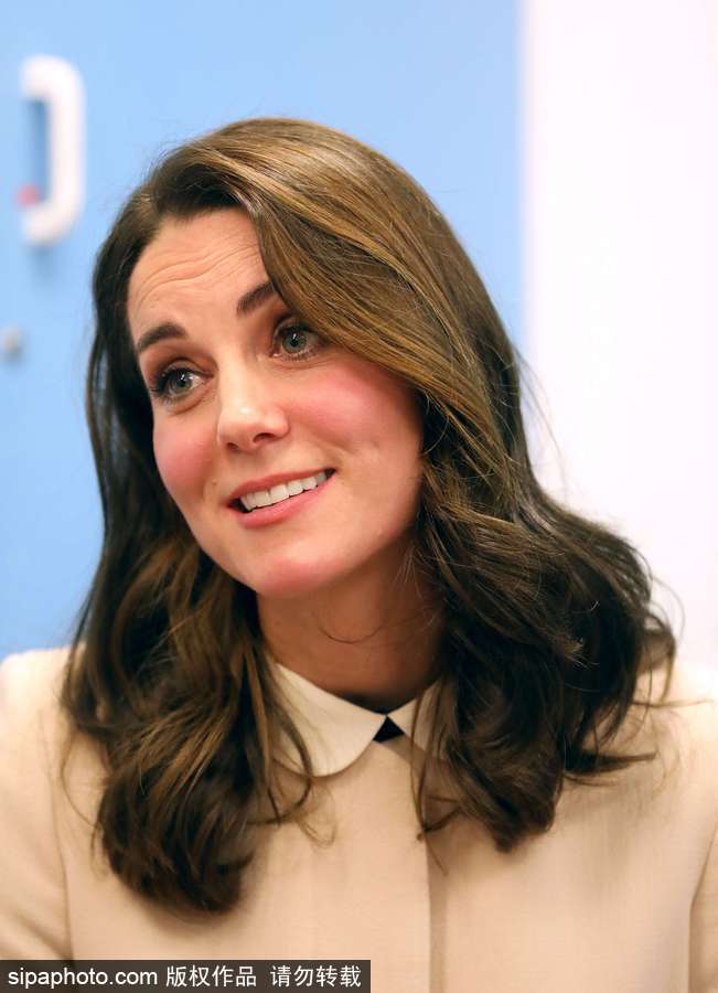 凱特王妃到訪英國一兒童中心 與萌娃互動(dòng)友愛十足