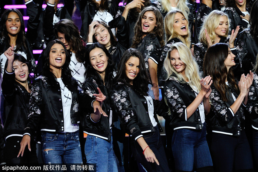 維密天使上海集結(jié)長(zhǎng)腿霸屏 劉雯、何穗領(lǐng)銜中國(guó)軍團(tuán)