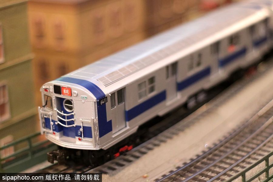 紐約圣誕節除了櫥窗燈飾 還有超萌的中央火車站迷你火車