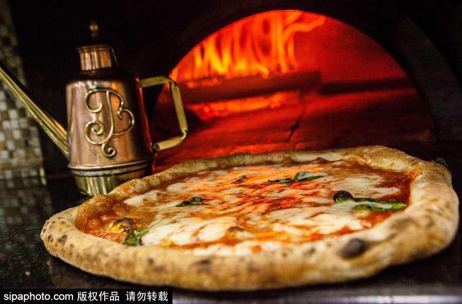 意大利那不勒斯披薩入選非遺名錄 探訪美味披薩制作過(guò)程