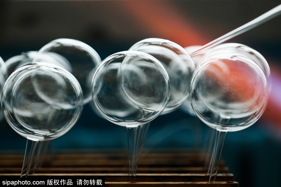 迎接圣誕節(jié) 走進(jìn)滿滿少女心的雪花玻璃球制作工廠