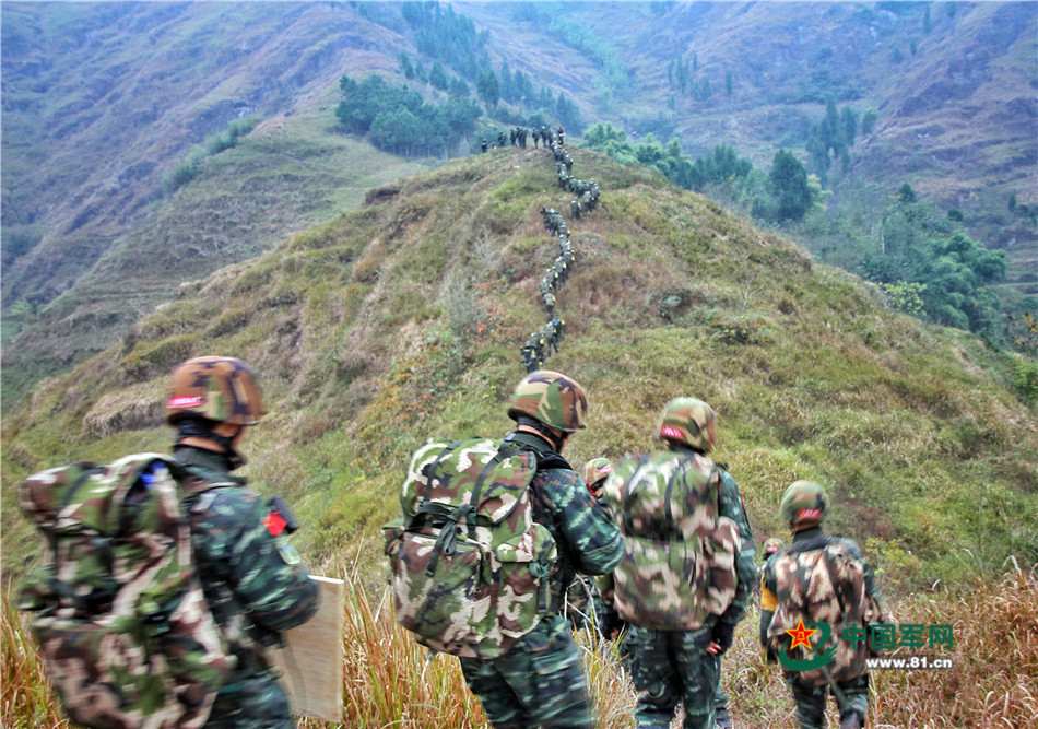 戰(zhàn)場無亞軍 武警官兵三峽腹地上演現(xiàn)實(shí)版“絕地求生”